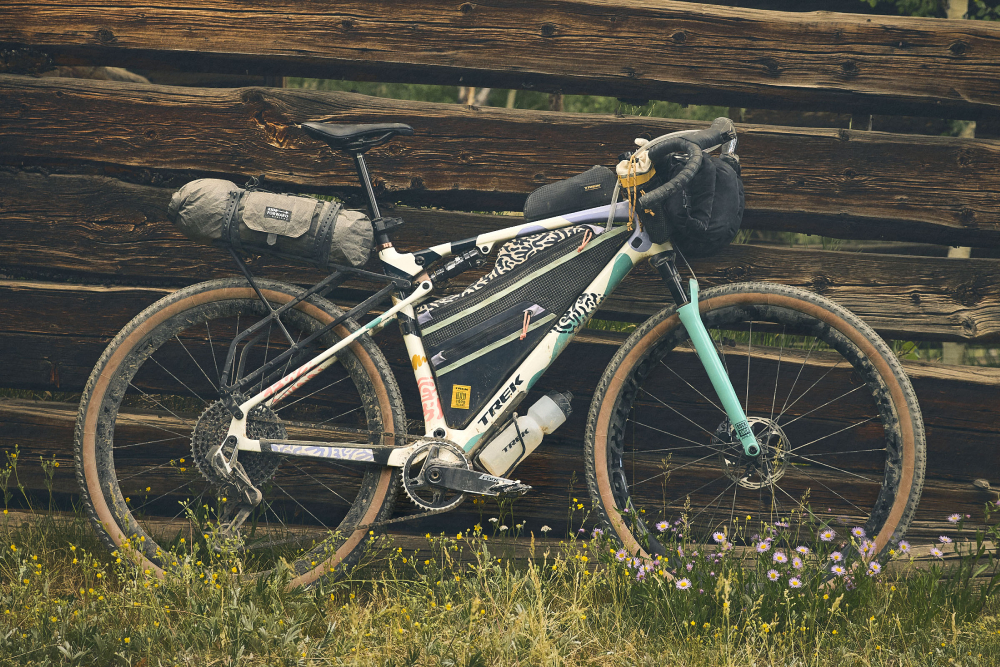 TREK CheckOUT - Gravel kolo, ki deli množico