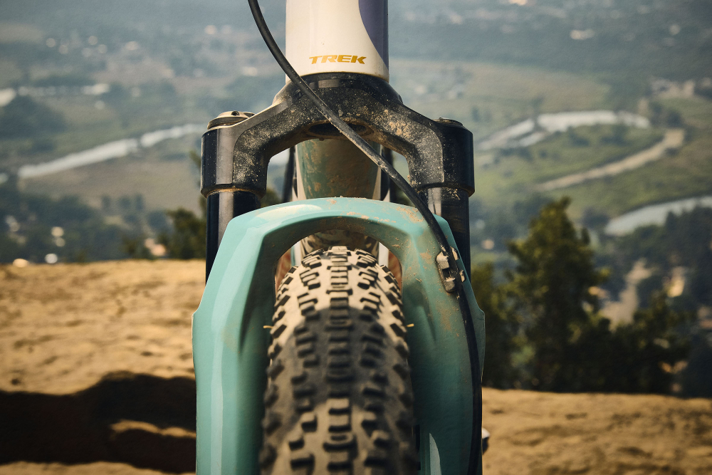 TREK CheckOUT - Gravel kolo, ki deli množico