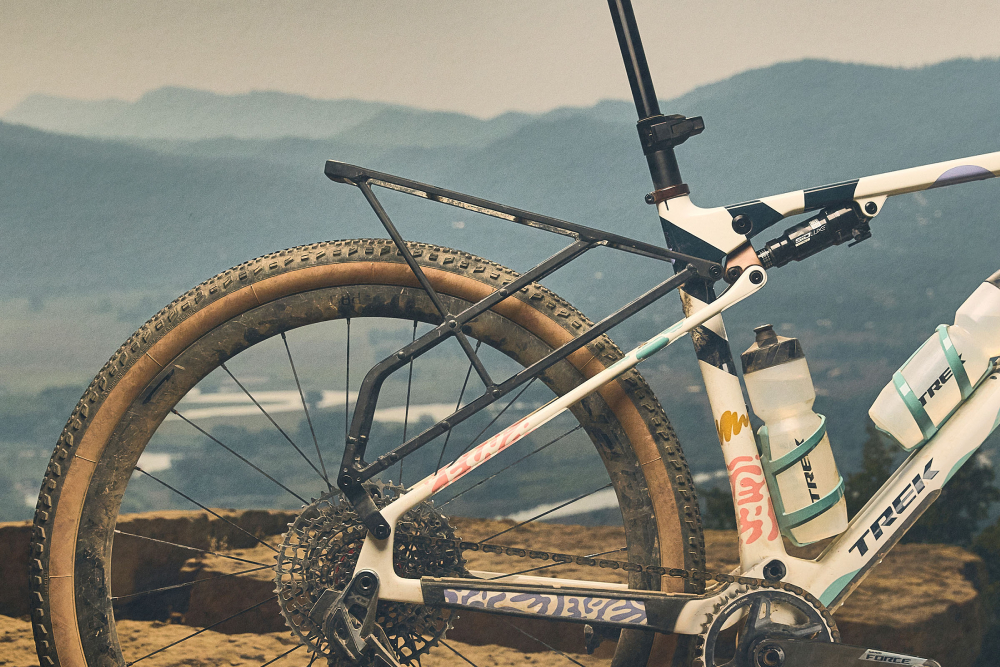 TREK CheckOUT - Gravel kolo, ki deli množico