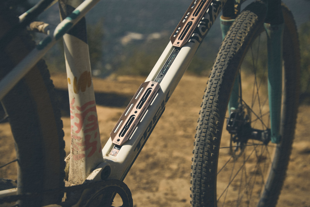 TREK CheckOUT - Gravel kolo, ki deli množico